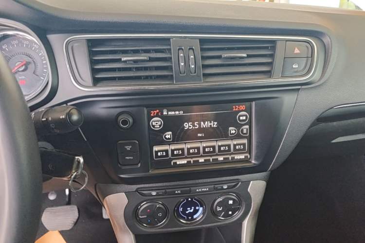 Used Citroen C3-XR 2015 1.6L Automatic Pioneer Model Audio And AC Panel