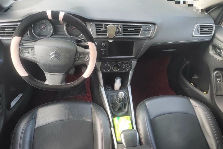 Used Citroen C3-XR 2015 1.6L Manual Pioneer Model Center Console