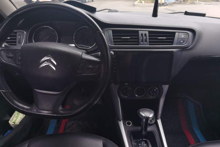 Used Citroen C3-XR 2015 1.6THP Automatic Pioneer Model Center Console