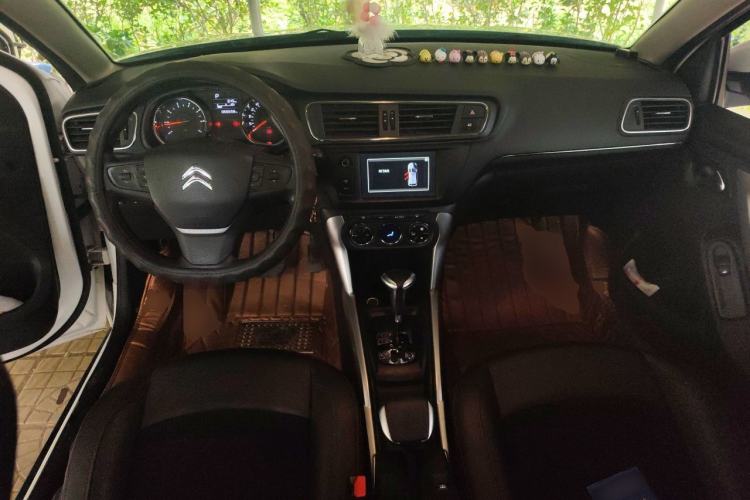 Used Citroen C3-XR 2015 1.6L Automatic Pioneer Model Center Console