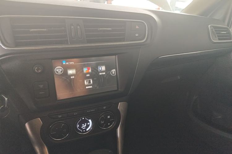 Used Citroen C3-XR 2015 1.6L Automatic Pioneer Model Center Console