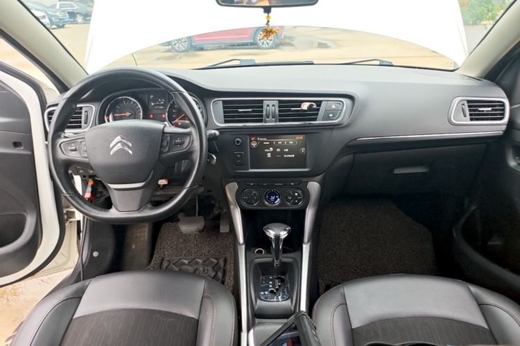 Used Citroen C3-XR 2015 1.6L Automatic Pioneer Model Center Console