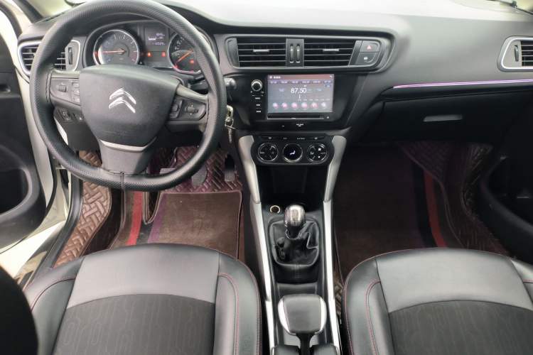 Used Citroen C3-XR 2015 1.6L Manual Pioneer Model Center Console