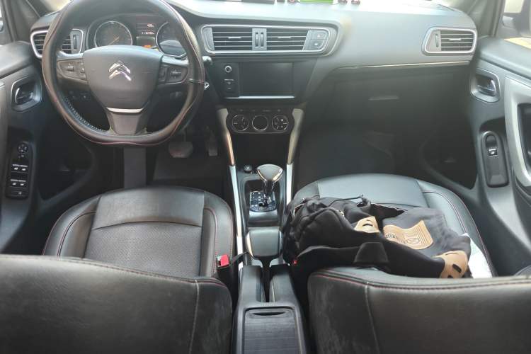 Used Citroen C3-XR 2015 1.6L Automatic Pioneer Model Center Console