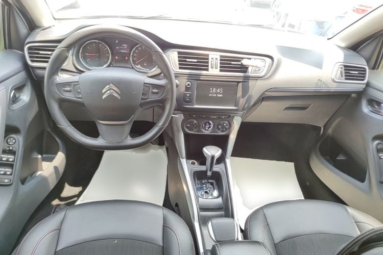 Used Citroen C3-XR 2015 1.6L Automatic Pioneer Model Center Console