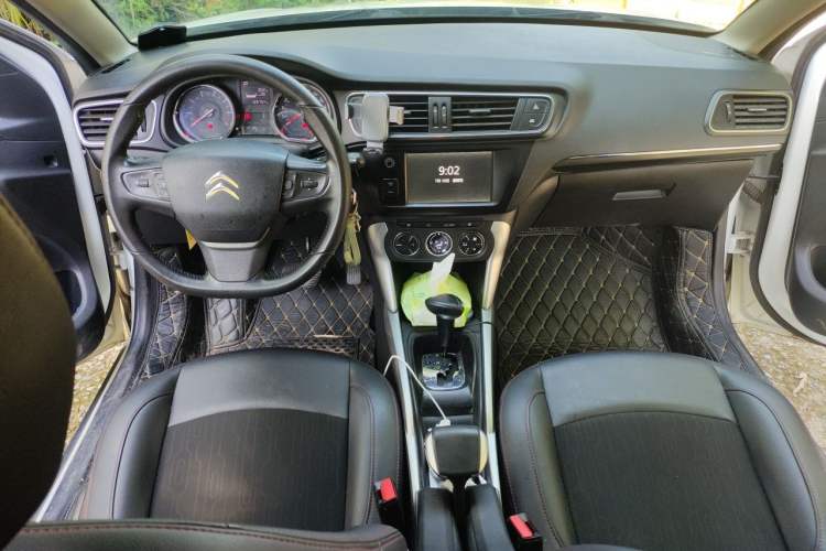 Used Citroen C3-XR 2015 1.6L Automatic Pioneer Model Center Console