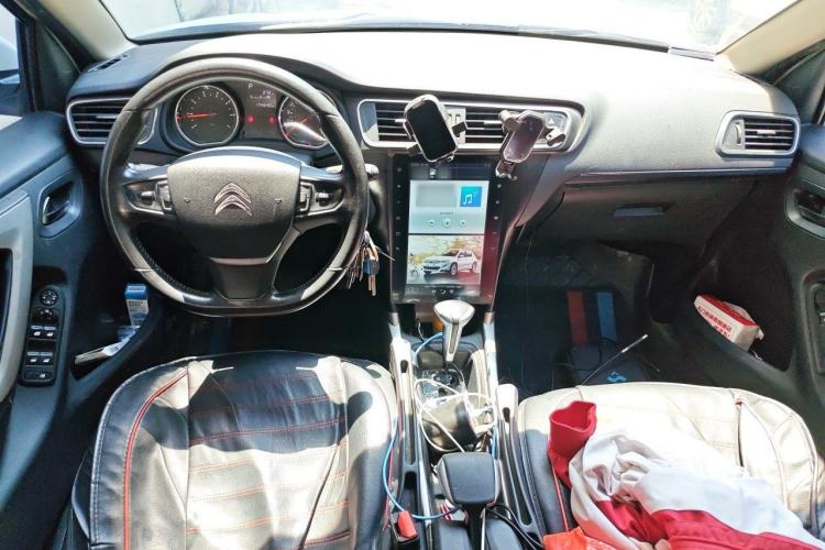 Used Citroen C3-XR 2015 1.6THP Automatic Pioneer Model Center Console
