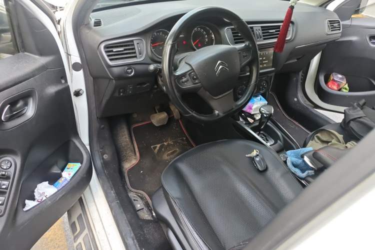 Used Citroen C3-XR 2015 1.6THP Automatic Flagship Model Center Console