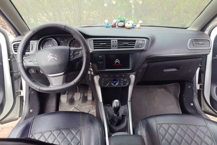 Used Citroen C3-XR 2015 1.6L Manual Pioneer Model Center Console