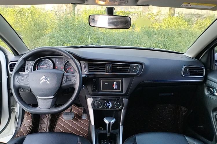 Used Citroen C3-XR 2015 1.6L Automatic Pioneer Model Center Console
