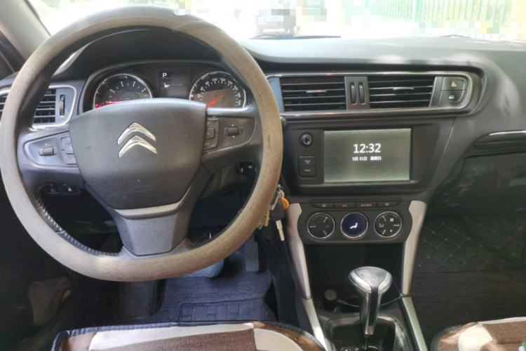 Used Citroen C3-XR 2015 1.6L Automatic Pioneer Model Center Console