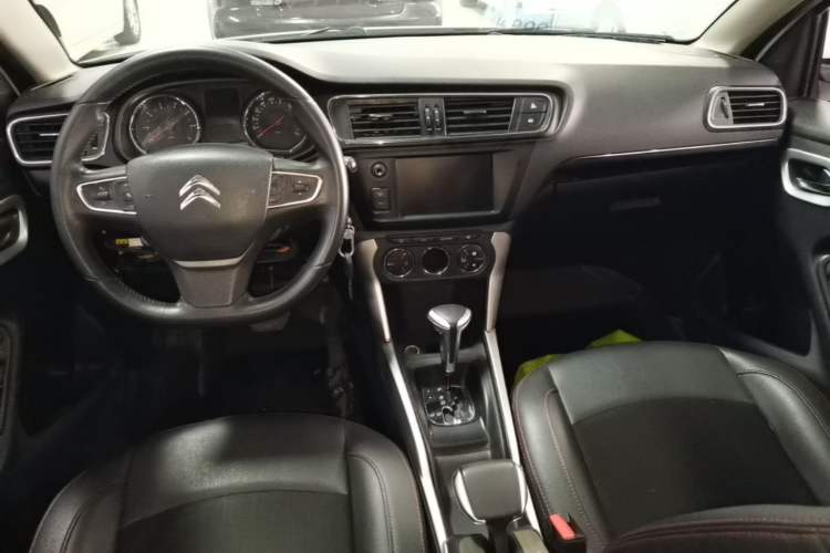 Used Citroen C3-XR 2015 1.6L Automatic Pioneer Model Center Console