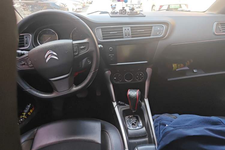Used Citroen C3-XR 2015 1.6L Automatic Pioneer Model Center Console