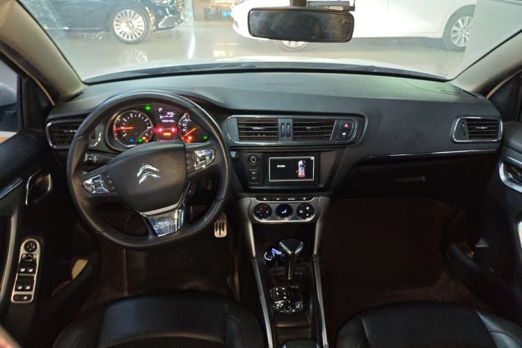 Used Citroen C3-XR 2015 1.6L Automatic Smart Version Center Console