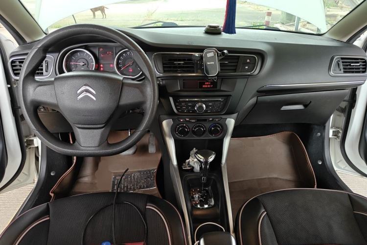 Used Citroen C3-XR 2015 1.6L Automatic Fashion Model Center Console