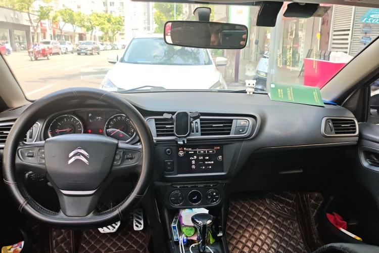 Used Citroen C3-XR 2015 1.6THP Automatic Flagship Model Center Console