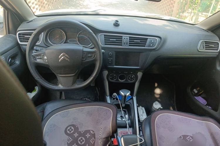 Used Citroen C3-XR 2015 1.6L Automatic Pioneer Model Center Console