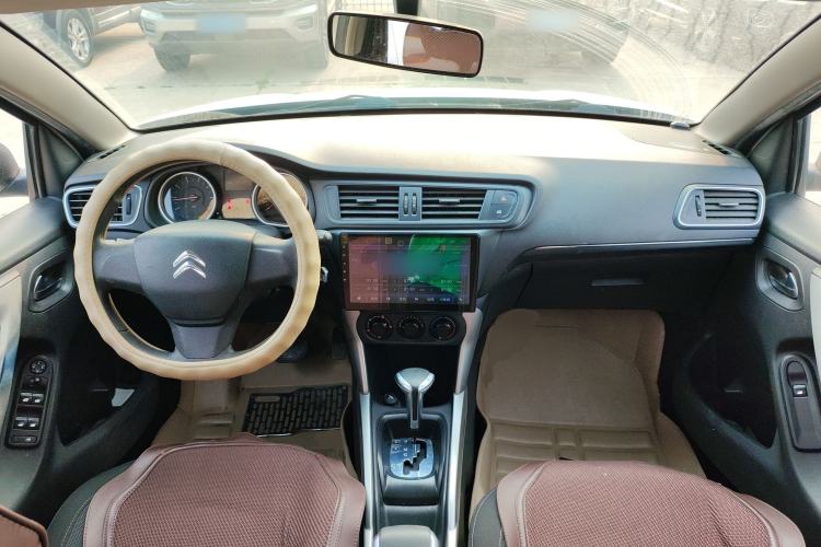 Used Citroen C3-XR 2015 1.6L Automatic Fashion Model Center Console