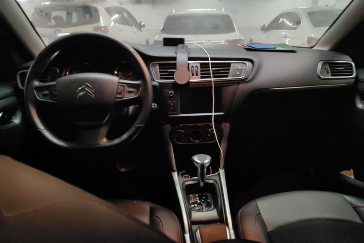 Used Citroen C3-XR 2015 1.6THP Automatic Pioneer Model Center Console