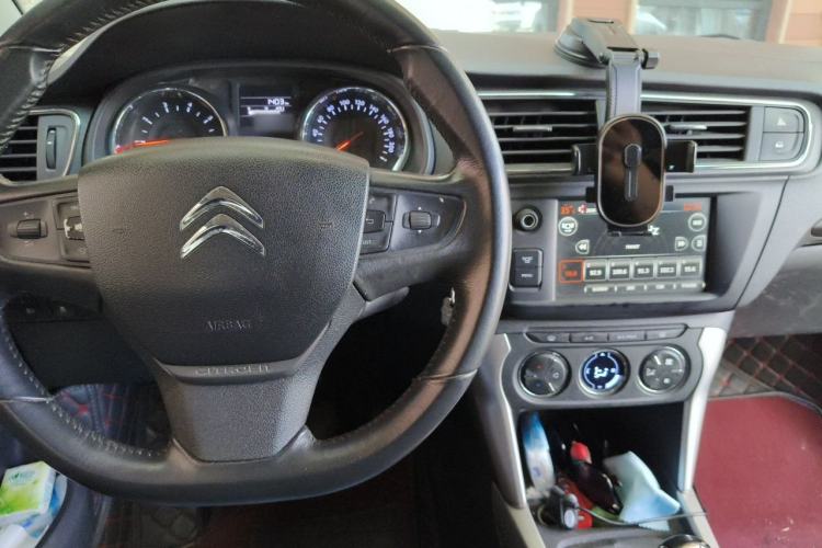 Used Citroen C3-XR 2015 1.6L Manual Pioneer Model Center Console