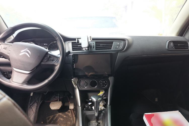 Used Citroen C3-XR 2015 1.6THP Automatic Pioneer Model Center Console