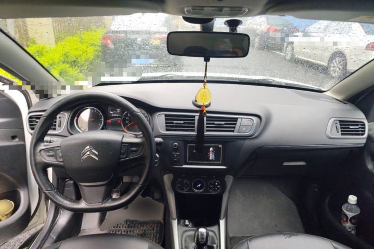 Used Citroen C3-XR 2015 1.6L Manual Pioneer Model Center Console
