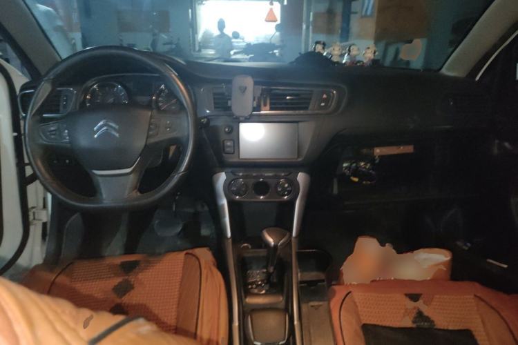 Used Citroen C3-XR 2015 1.6L Automatic Fashion Model Center Console