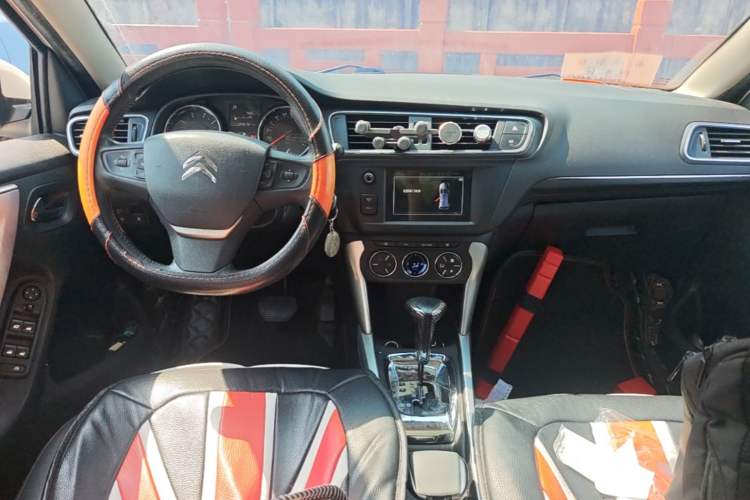 Used Citroen C3-XR 2015 1.6L Automatic Pioneer Model Center Console