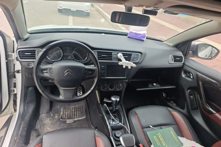 Used Citroen C3-XR 2015 1.6THP Automatic Flagship Model Center Console