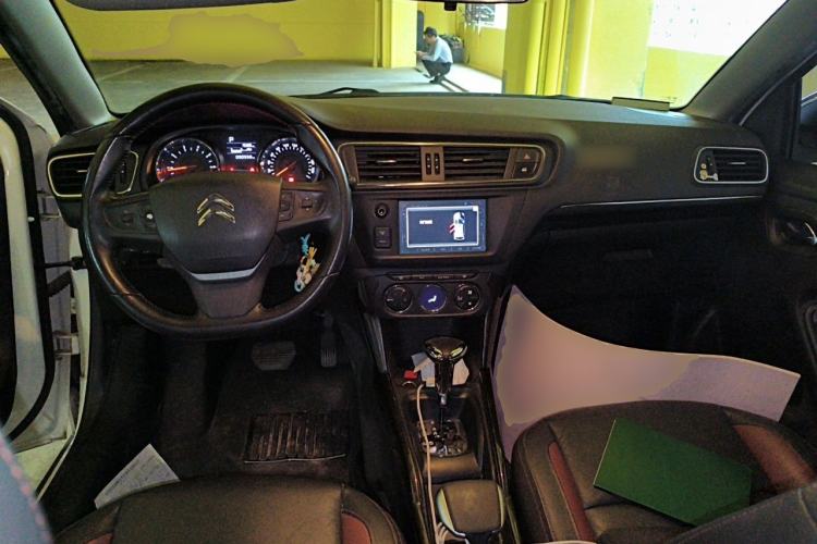 Used Citroen C3-XR 2015 1.6THP Automatic Flagship Model Center Console