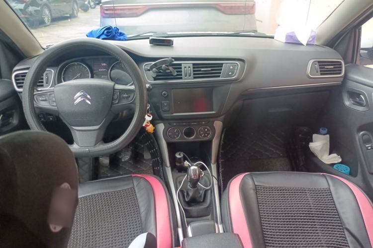 Used Citroen C3-XR 2015 1.6L Manual Pioneer Model Center Console