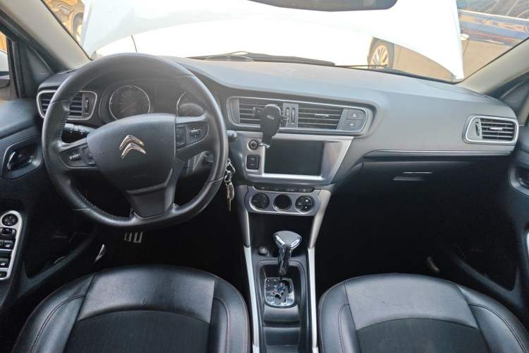 Used Citroen C3-XR 2015 1.6L Automatic Pioneer Model Center Console