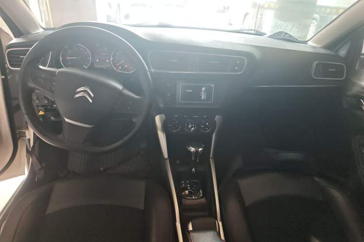 Used Citroen C3-XR 2015 1.6L Automatic Pioneer Model Center Console
