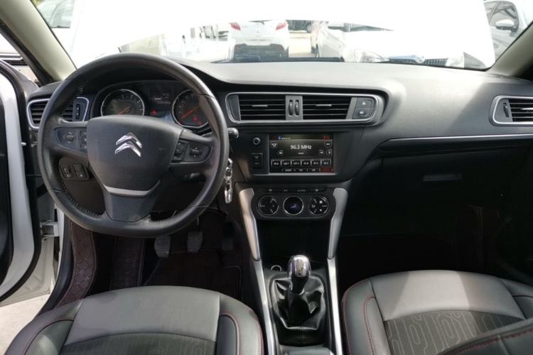 Used Citroen C3-XR 2015 1.6L Manual Pioneer Model Center Console