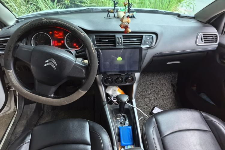 Used Citroen C3-XR 2015 1.6L Automatic Fashion Model Center Console