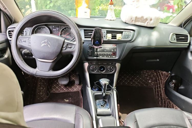 Used Citroen C3-XR 2015 1.6L Automatic Smart Version Center Console