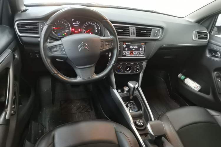 Used Citroen C3-XR 2015 1.6THP Automatic Pioneer Model Center Console