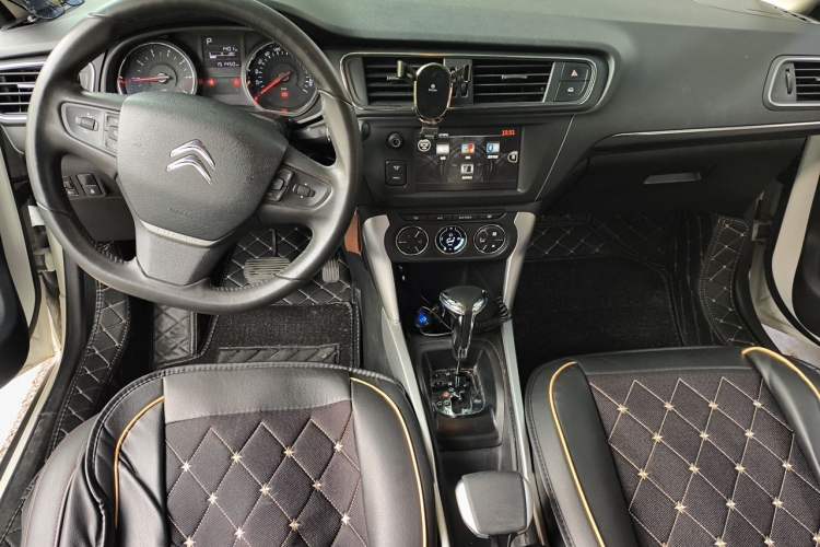 Used Citroen C3-XR 2015 1.6L Automatic Pioneer Model Center Console