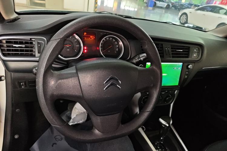 Used Citroen C3-XR 2015 1.6L Automatic Fashion Model Center Console