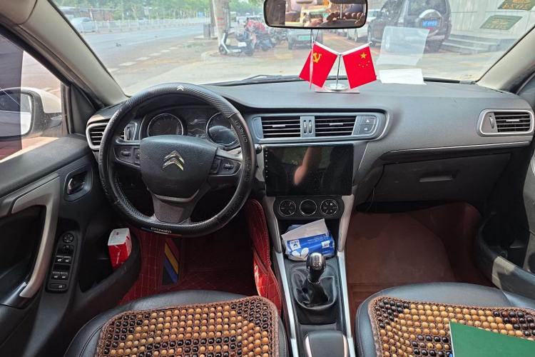 Used Citroen C3-XR 2015 1.6L Manual Pioneer Model Center Console