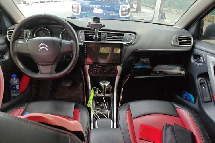 Used Citroen C3-XR 2015 1.6L Automatic Fashion Model Center Console