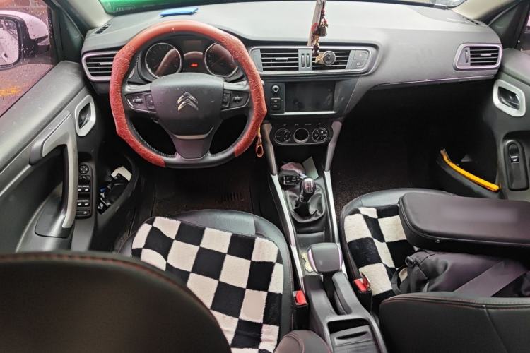 Used Citroen C3-XR 2015 1.6L Manual Pioneer Model Center Console