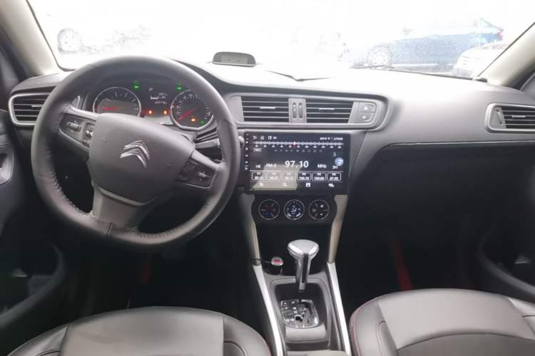 Used Citroen C3-XR 2015 1.6L Automatic Pioneer Model Center Console