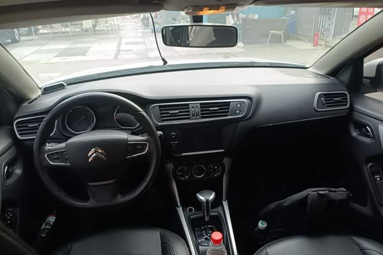 Used Citroen C3-XR 2015 1.6L Automatic Pioneer Model Center Console