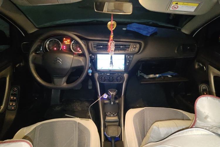 Used Citroen C3-XR 2015 1.6L Automatic Fashion Model Center Console
