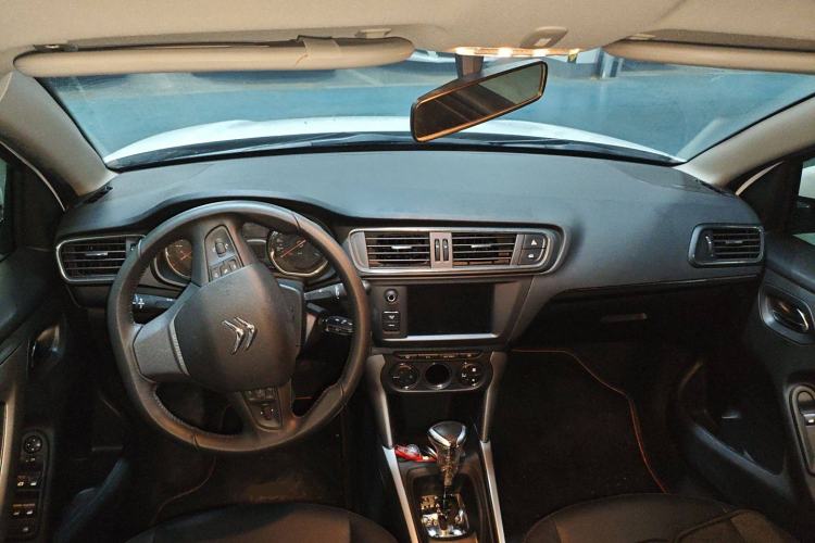Used Citroen C3-XR 2015 1.6THP Automatic Pioneer Model Center Console