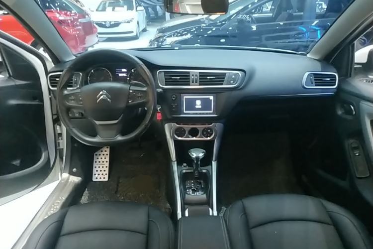 Used Citroen C3-XR 2015 1.6L Automatic Pioneer Model Center Console