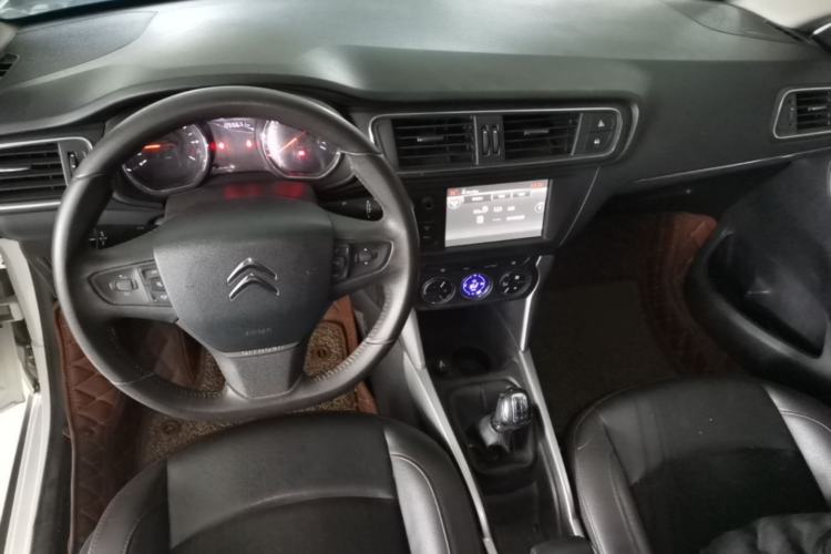 Used Citroen C3-XR 2015 1.6L Manual Pioneer Model Center Console