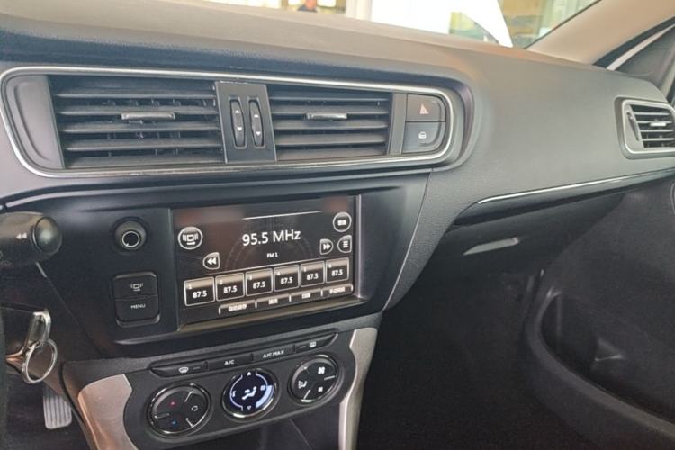 Used Citroen C3-XR 2015 1.6L Automatic Pioneer Model Center Console