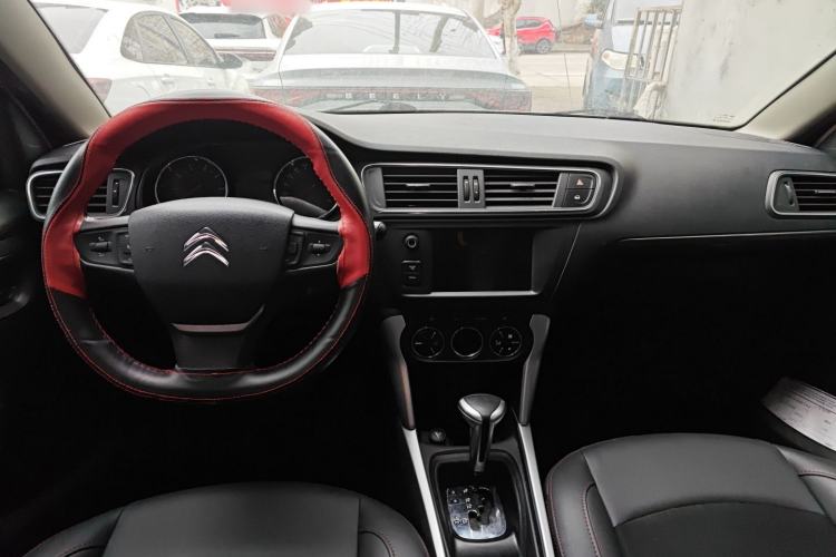 Used Citroen C3-XR 2015 1.6THP Automatic Pioneer Model Center Console